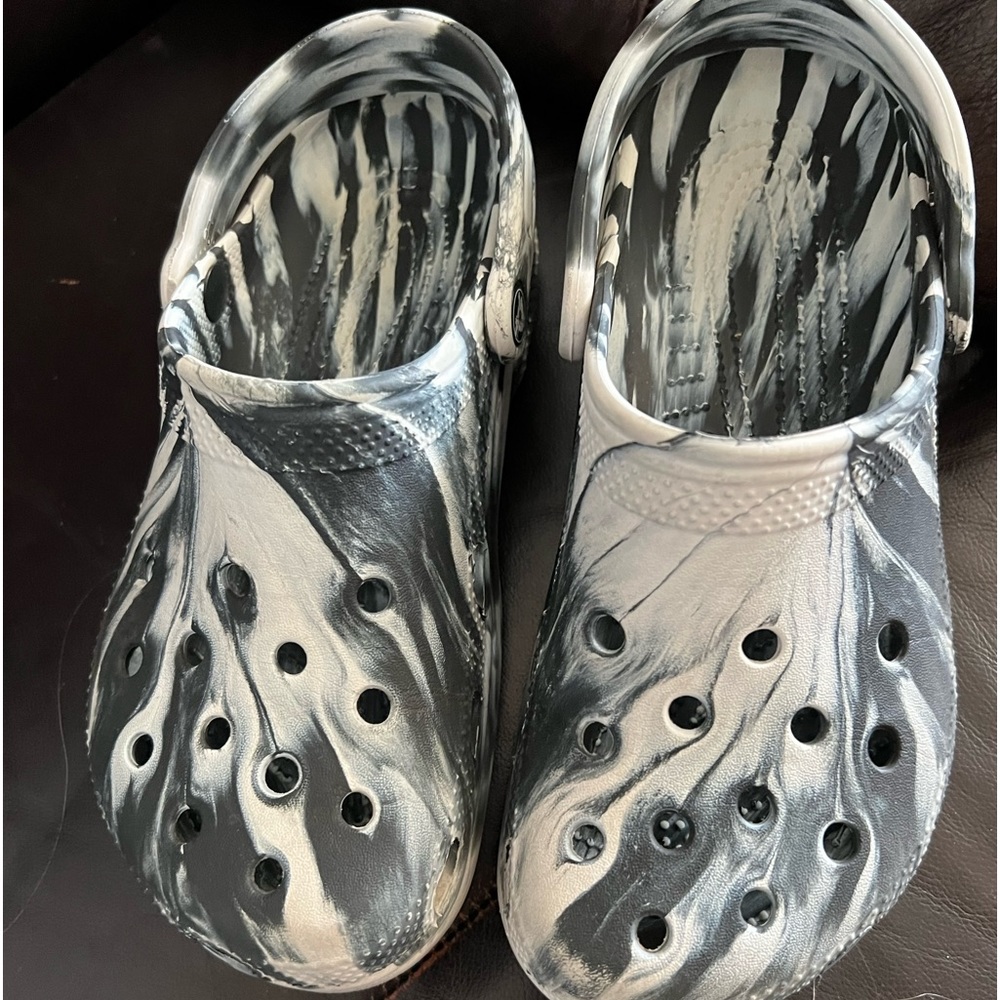 Black and white Crocs - size 8